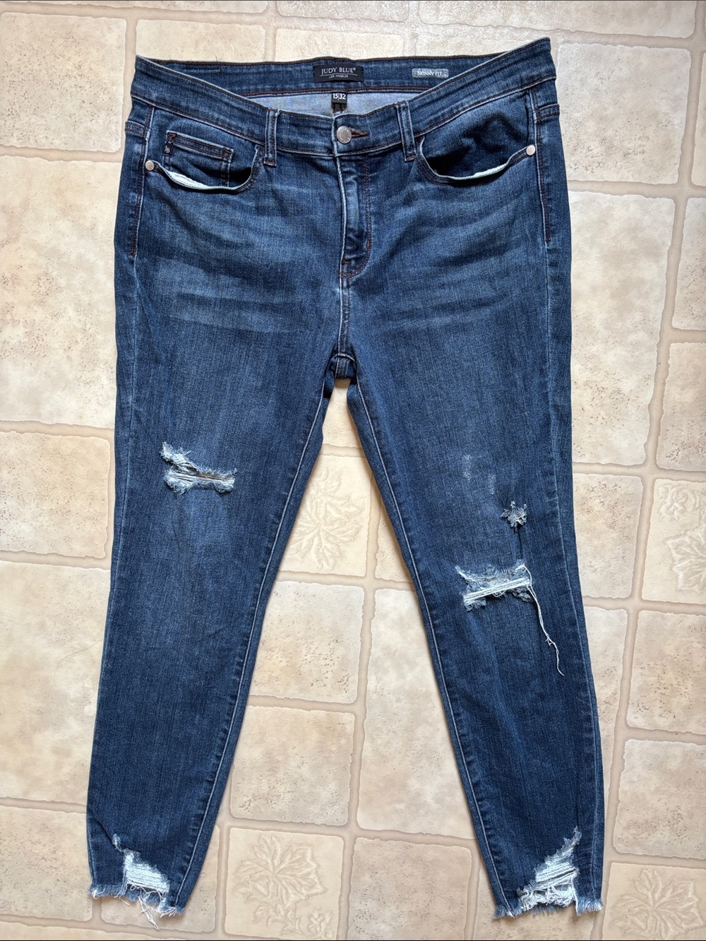 Judy Blue Skinny Fit Distressed Denim Blue Jeans Women’s size 15/32 JB82365DK